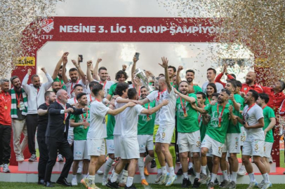 Bursaspor, şampiyonluk kupasını kaldırdı
