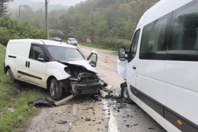 Bursa'da işçi servisi kaza yaptı, 13 kişi yaralandı