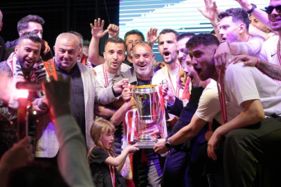 Fethiye İdman Yurdu, şampiyonluk kupasını kaldırdı