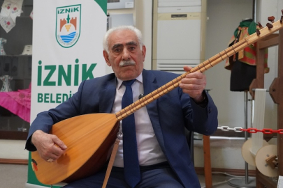 65 yıldır sazı ve kalemi elinde