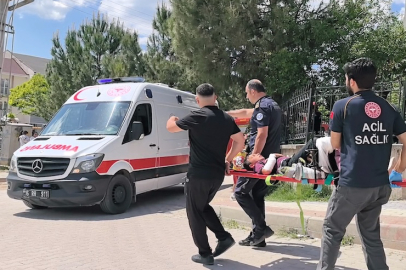 Bahçe duvarından atlarken bacağı demire saplanan çocuğu itfaiye kurtardı