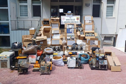 Bursa'da kaçak sigara operasyonu: 4 gözaltı