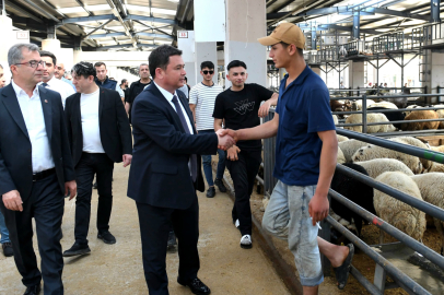 Erkan Aydın kurban pazarını ziyaret etti