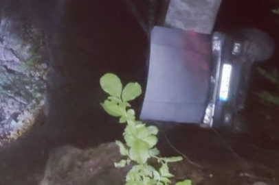 Bursa'da kontrolden çıkan araç uçuruma yuvarlandı: 3 yaralı
