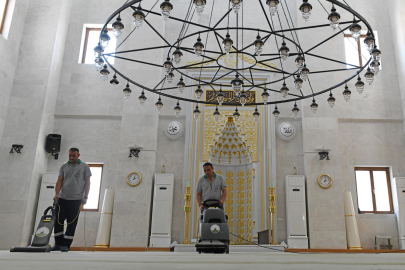 Osmangazi’deki camilerde bayram temizliği