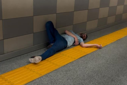 Bursa'da bir kişi metro istasyonunda sızıp kaldı: "Ben neredeyim, bırakın yatayım"