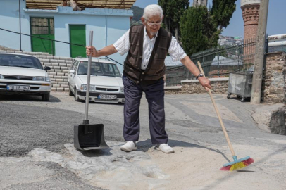 Bursa'da 452 yıllık izi, her gün göreviymiş gibi temizliyor