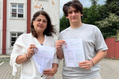 Bursa'da anne oğul aynı okulda sınava girdiler