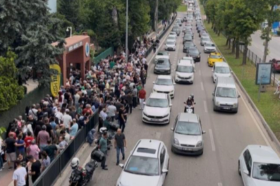 Bursa'da YKS öncesi trafik yoğunluğu öğrencilere zor anlar yaşattı
