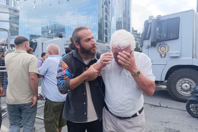 CHP İstanbul İl Başkanlığı önünde toplanan yurttaşlara biber gazı sıkıldı