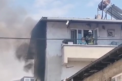 Bursa'da yangında mahsur kalan yaşlı kadın kurtarıldı