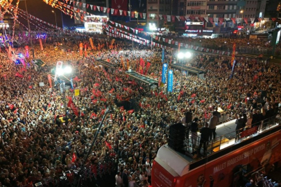Özgür Özel: 125 bin eylemci burada, darbeye karşı omuz omuza