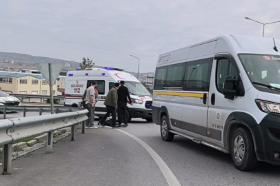 Servis minibüsünün çarptığı yaşlı adam ağır yaralandı