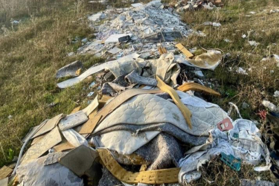 Nilüfer Belediyesi, insanların doğaya attığı molozları kamyon kamyon temizledi