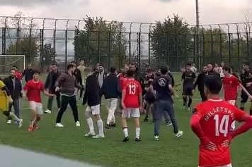 Bursa’da U16 maçında oyuncular ve teknik ekip kavga etti