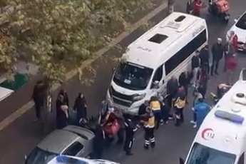 Bursa’da kaygan yolda kaza yapan kurye yaralandı