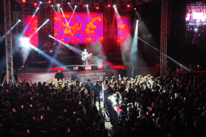 Bursa'da Buray'la 'Cumhuriyet' coşkusu