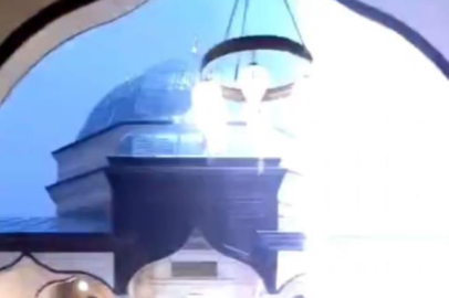 Bursa'da 596 yıllık tarihi caminin kubbesine yıldırım düştü