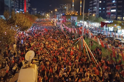Bursa'da onbinlerce kişi Cumhuriyet coşkusuna ortak oldu