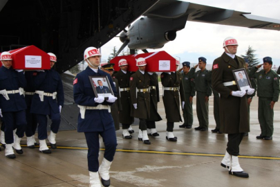Hayatını kaybeden 20 asker için Ankara’da tören