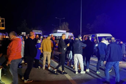 Bursa’da 4 işçi servisi ile otomobil kaza yaptı: 1 ölü, 13 yaralı