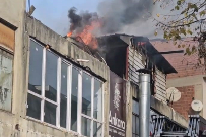 Bursa'da mobilya imalathanesinde yangın