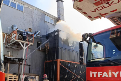 Bursa'da mobilya fabrikasında yangın: 1 işçi yaralandı