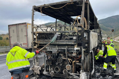 Bursa'da ortaokul öğrencilerini taşıyan otobüs yandı