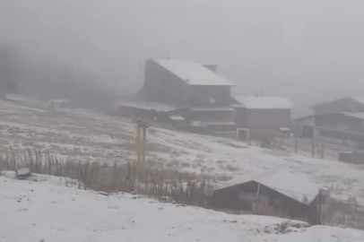 Uludağ'da kar yağışı etkisini gösterdi