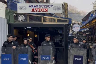 Tarihi Arap Şükrü Sokağı'nda tente krizi