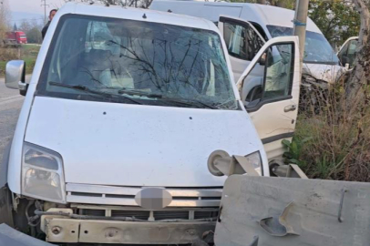 Bursa’da işçi servisi ile araç çarpıştı: 11 yaralı