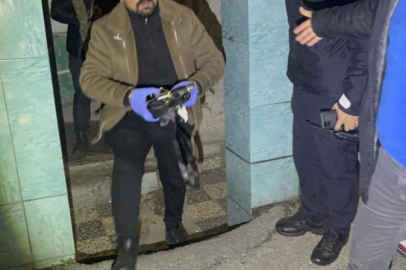Bursa'da eve yapılan baskında cephanelik çıktı