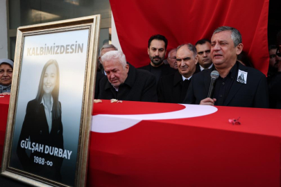 Gülşah Durbay için ilk tören belediye önünde düzenlendi