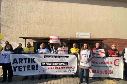 Sağlık emekçileri Bursa'da eylem yaptı: Haklarımız için buradayız, vazgeçmiyoruz!