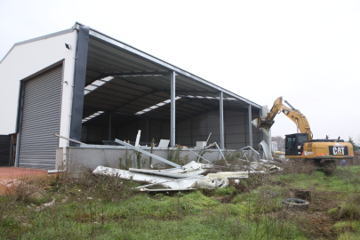 Nilüfer’de iki kaçak yapı daha yıkıldı