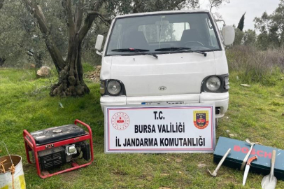 İznik'te kaçak kazı yapan 2 kişi yakalandı