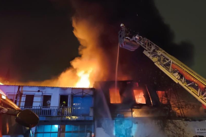 Bursa'da iş yeri yangını: Alevler çevredeki işletmelere sıçradı