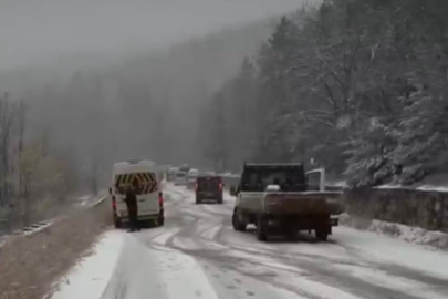 Bursa'da yoğun kar yolları kapattı