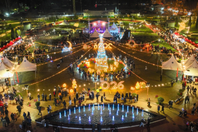 Yeni yıl coşkusu, ‘Bursa Yeni Yıl Meydanı’nda yaşanıyor