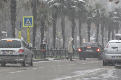 Bursa şehir merkezi de beyazlara büründü
