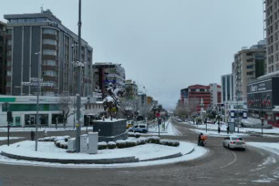 Bursa yeni yıla karla uyandı