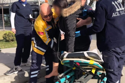 Bursa'da yaya geçidinden geçen 2 kadına otomobil çarptı