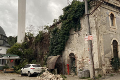 Bursa'da etkili olan fırtına nedeniyle tarihi kilisede kısmen çökme yaşandı