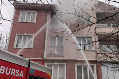 Bursa'da bir evde yangın: Çocuklar tahliye edildi, kediler kurtarıldı