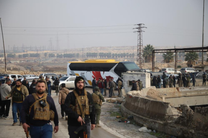 HTŞ Halep'in ardından Deyrizor'da da bazı noktalara saldırdı