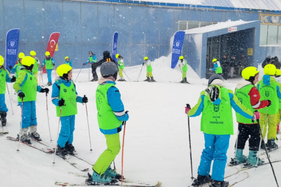 Büyükşehir’le öğrencilerin kayak keyfi