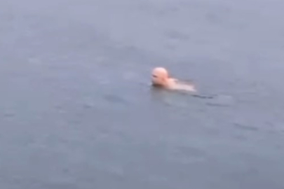 Bursa’da dondurucu soğukta deniz keyfi