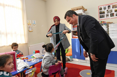 Erkan Aydın, özel gereksinimli çocukların karne sevincini paylaştı