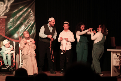 ‘Miras Değil Mübarek’ tiyatro oyunu ikinci gösterimiyle büyük beğeni topladı