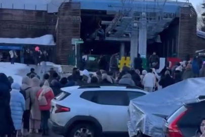 Uludağ'da teleferik kuyruğu metrelerce uzadı